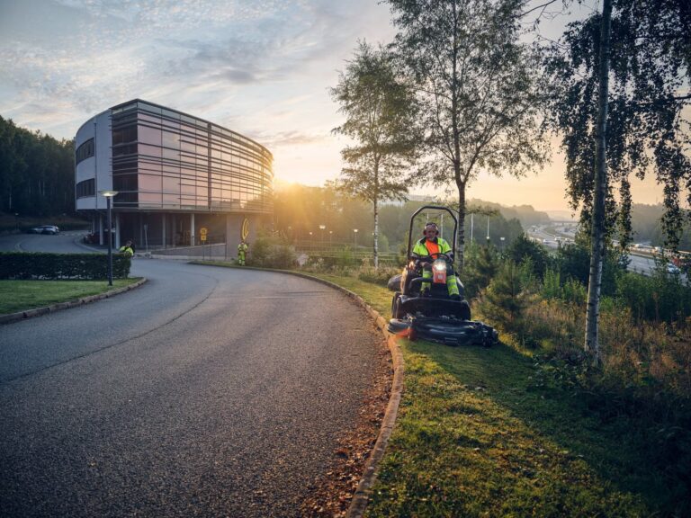 Husqvarna P 525DX Diesel Frontmäher — Sofort lieferbar | Dancover
