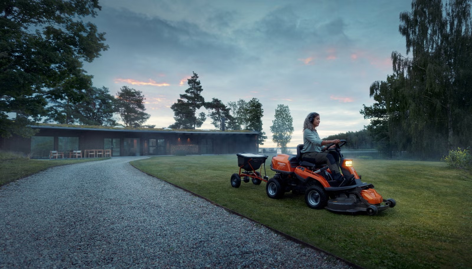 Husqvarna R 216T AWD mit C103 Mähdeck — Sofort lieferbar | Dancover – Image 2