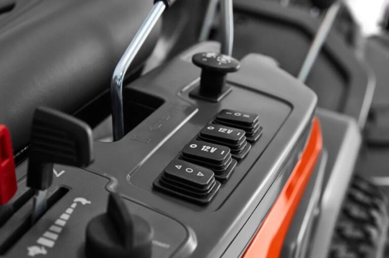 Husqvarna R 420TsX AWD — Combi 112 & Bürste | Dancover