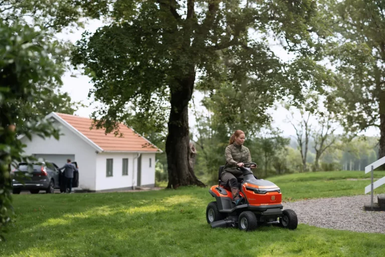 Husqvarna TS 100i Akku-Aufsitzmäher — Kompakt | Dancover