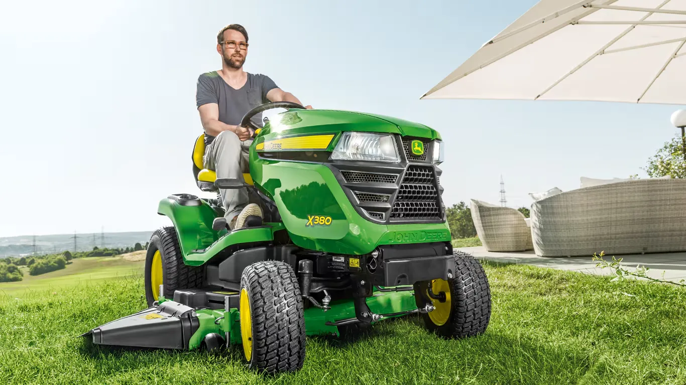 John Deere X380 Rasentraktor 122cm Kawasaki V-Twin 15,2kW | Dancover – Image 3