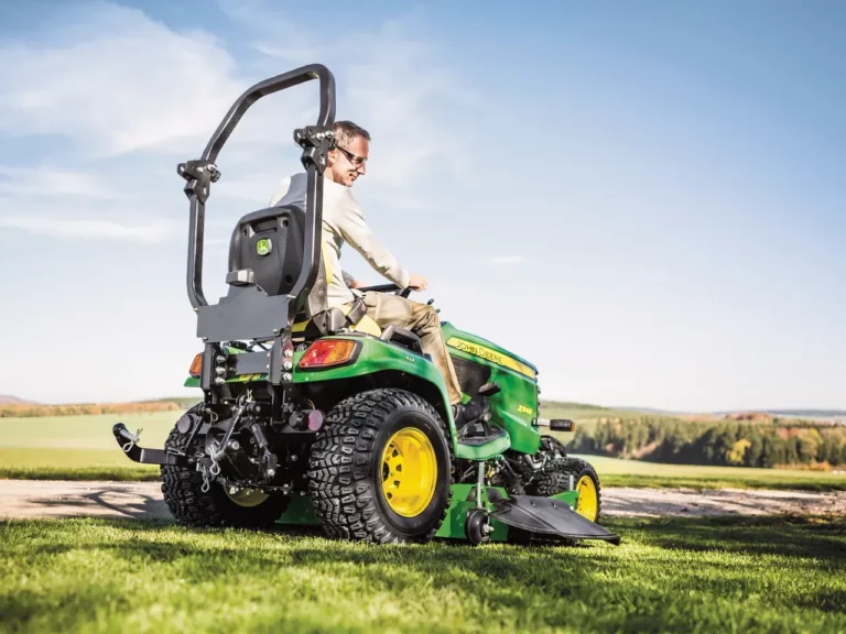 John Deere X948 Diesel-Gartentraktor 4WD 24,5PS AutoConnect | Dancover