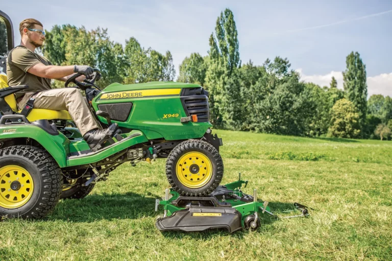 John Deere X949 Diesel 4WD 4-Rad-Lenkung 24,5PS AutoConnect | Dancover