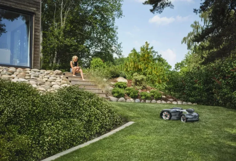 Mähroboter Husqvarna Automower 435X AWD NERA – Allrad, Gelenkchassis, 70 %, 5.000 m²