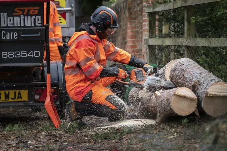 Husqvarna T540i XP – Leistungsstarke Akku-Hochentaster 36V mit Husqvarna Connect und bürstenlosem Motor – Image 3