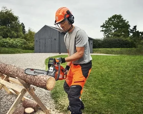 Husqvarna T542i XP® – Akku-Hochentaster 36V mit Zentrifugalkupplung, X-PRECISION™-Schwert und bürstenlosem Motor – Image 3